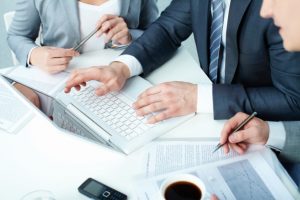 workers-considering-the-term-of-the-agreement_1098-1517 workers-considering-the-term-of-the-agreement_1098-1517